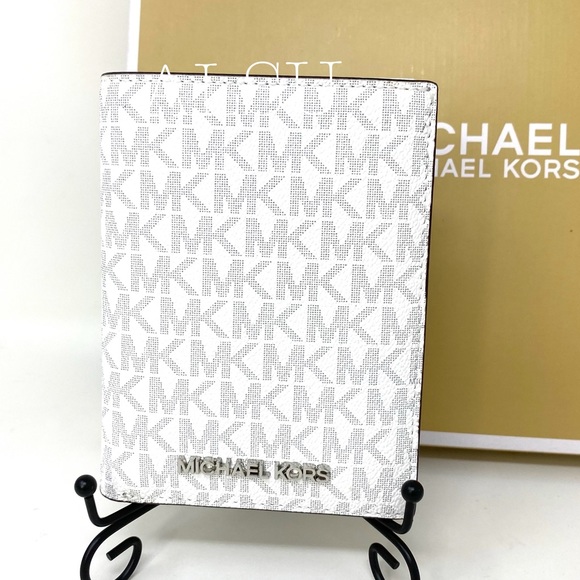 Michael Kors Handbags - Michael Kors MD Passport Case Leather White Logo